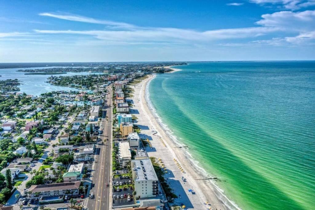 Sunset Beach Suites Of Madeira Beach! Pet Friendly Summer Getaway! Steps To Beach! - Suite 10 St. Pete Beach Exterior photo
