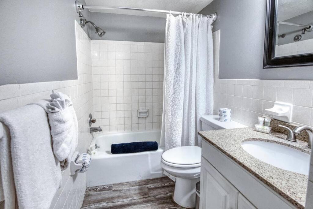 Sunset Beach Suites Of Madeira Beach! Pet Friendly Summer Getaway! Steps To Beach! - Suite 10 St. Pete Beach Exterior photo